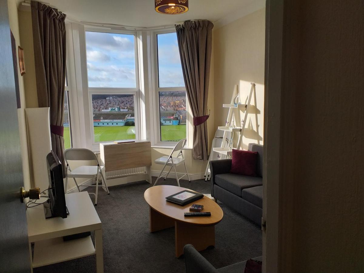 Cricket Stadium View Appartement Scarborough Buitenkant foto